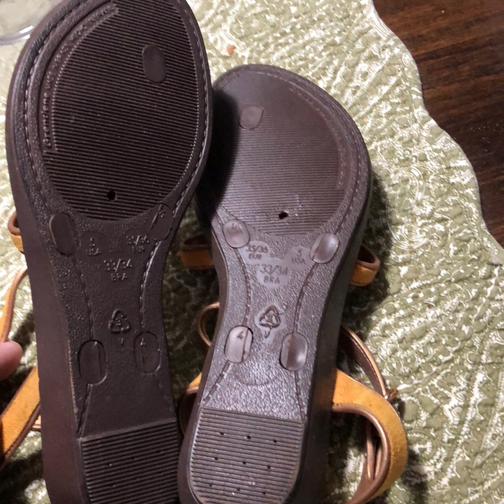 Sandals 5 1/2 - Picture 3 of 3